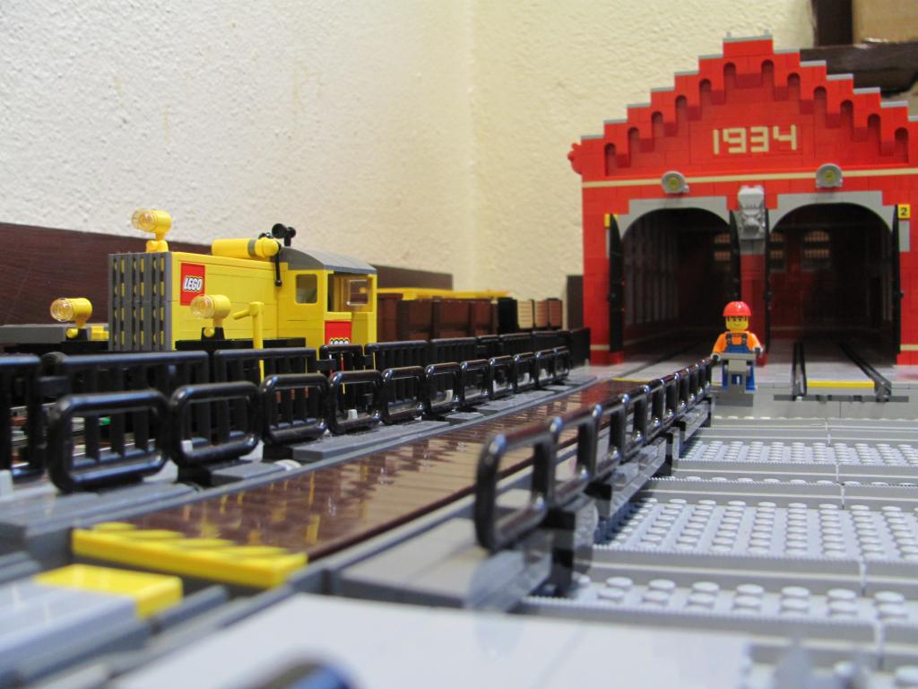 Ronald's LEGO locomotive - brick.ie at SDMRC 2011